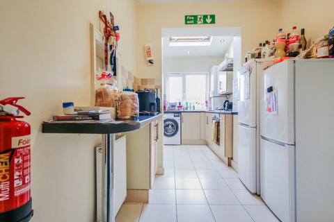 6 bedroom semi-detached house to rent, Genners Lane, Birmingham B32