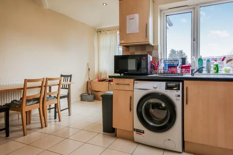 6 bedroom semi-detached house to rent, Genners Lane, Birmingham B32