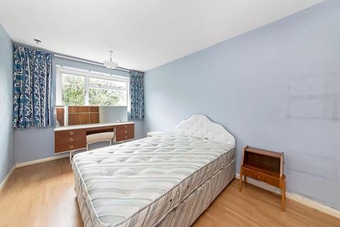 3 bedroom end of terrace house for sale, Gibsons Hill, Norbury, London, SW16