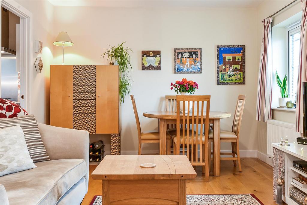 Sitting/Dining Room