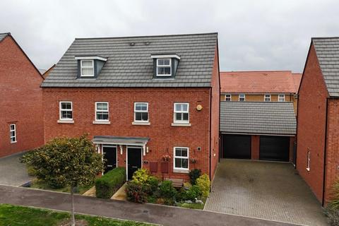 undefined, Leighton Buzzard LU7