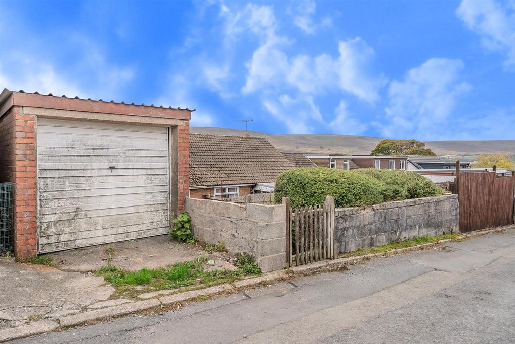 5 Llanover Road Estate 4.jpg
