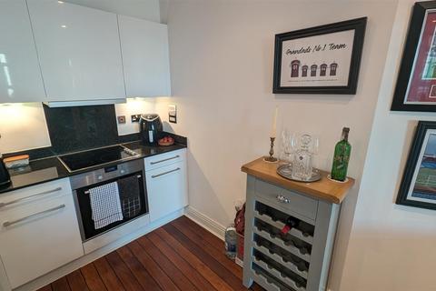 2 bedroom apartment to rent, QUAY HOUSE, BROAD STREET, PO1 2GL
