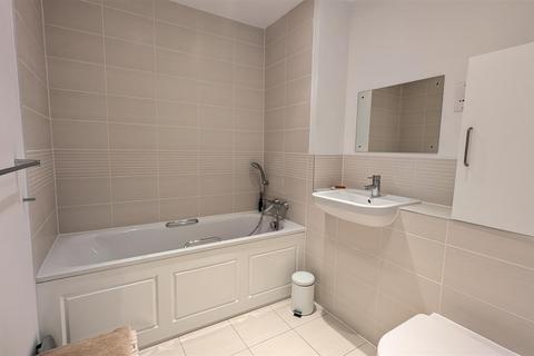 2 bedroom apartment to rent, QUAY HOUSE, BROAD STREET, PO1 2GL