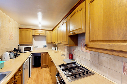 5 bedroom semi-detached house to rent, Frederick Road, Birmingham B29