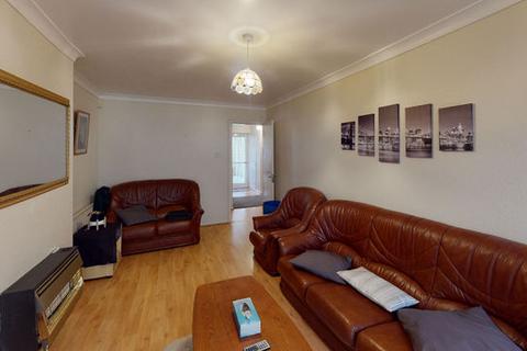 5 bedroom semi-detached house to rent, Frederick Road, Birmingham B29