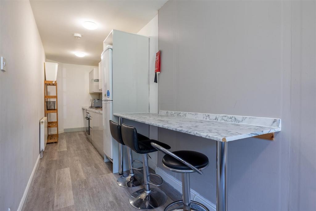 23 Castle Hill Flat 1 6.jpg