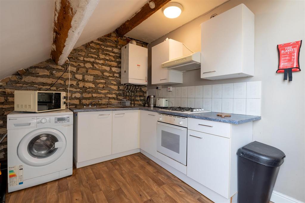 23 Castle Hill Flat 3 10.jpg
