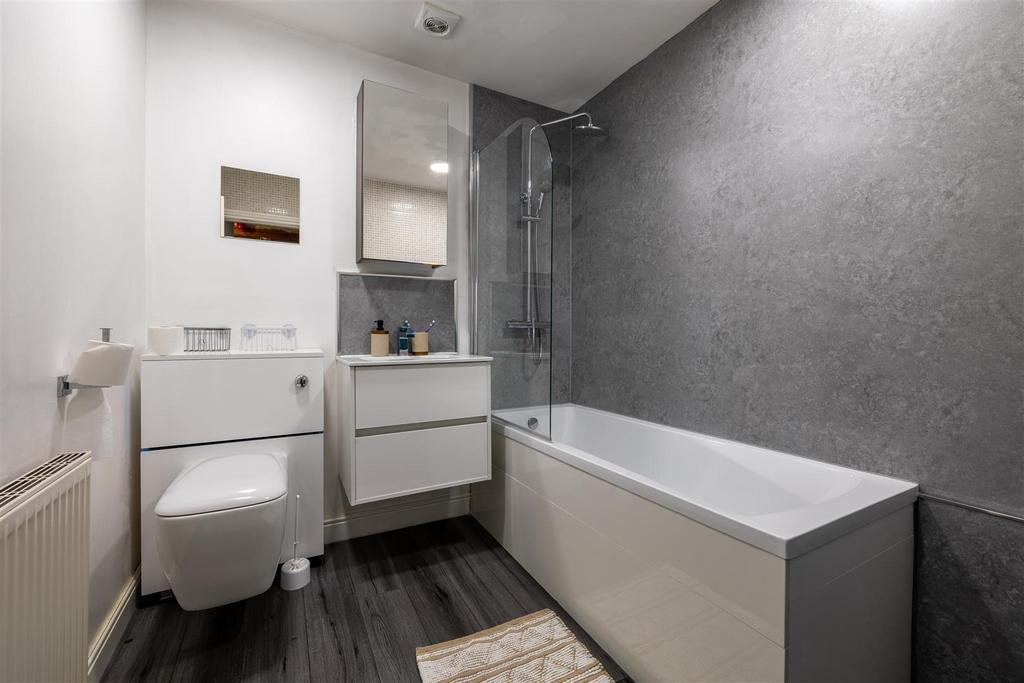 23 Castle Hill Flat 3 9.jpg