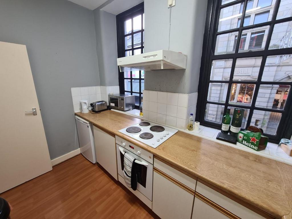 Kitchen 2.jpg