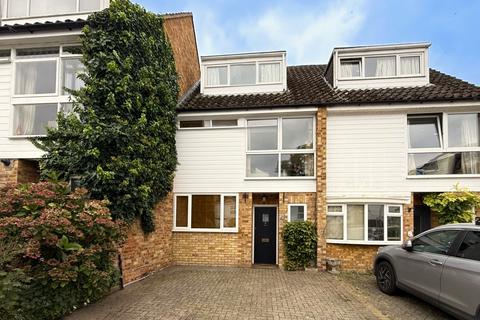 4 Oast House Close, Wraysbury, Staines, TW19 5BX