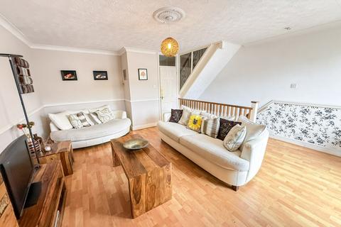 4 Oast House Close, Wraysbury, Staines, TW19 5BX