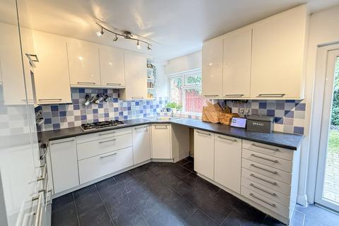 4 Oast House Close, Wraysbury, Staines, TW19 5BX