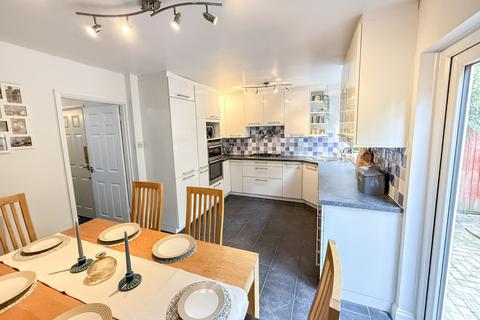 4 Oast House Close, Wraysbury, Staines, TW19 5BX