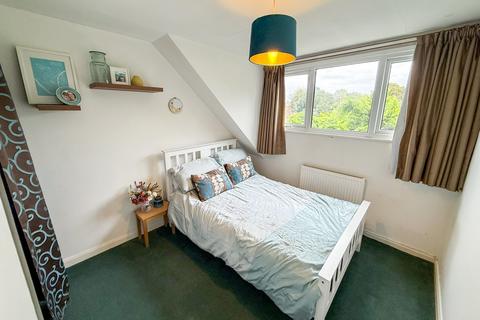 4 Oast House Close, Wraysbury, Staines, TW19 5BX