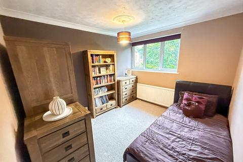 4 Oast House Close, Wraysbury, Staines, TW19 5BX