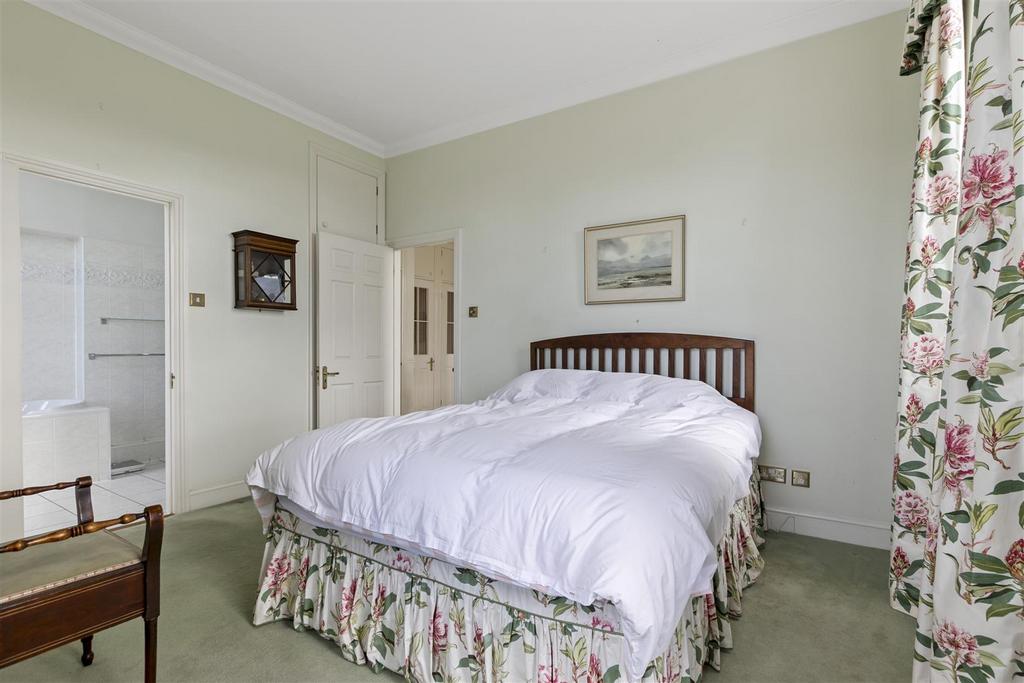 Main Bedroom (2)