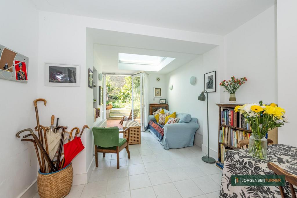 Breakfast Room Lower Ground .jpg