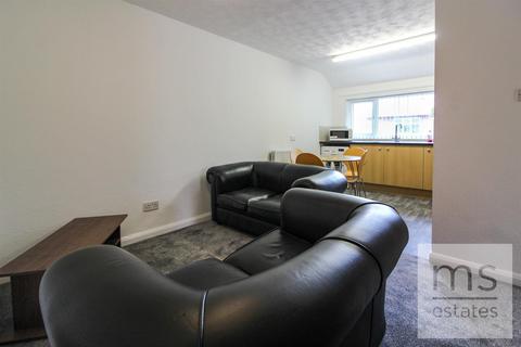 2 bedroom flat to rent, Ednaston Road, Nottingham NG7