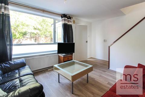 4 bedroom terraced house to rent, Forsythia Gardens, Nottingham NG7