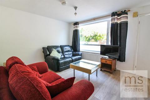 4 bedroom terraced house to rent, Forsythia Gardens, Nottingham NG7