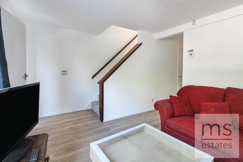 4 bedroom terraced house to rent, Forsythia Gardens, Nottingham NG7