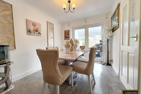 3 bedroom terraced house for sale, Bridge Road, Wickford
