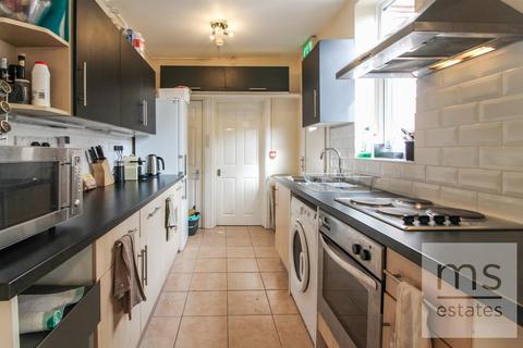 5 bedroom semi-detached house to rent, Gregory Avenue, Nottingham NG7