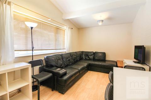 5 bedroom semi-detached house to rent, Gregory Avenue, Nottingham NG7