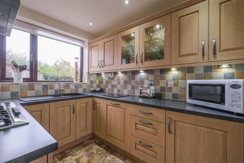 4 bedroom semi-detached house for sale, Deer Croft Drive, Huddersfield,HD3
