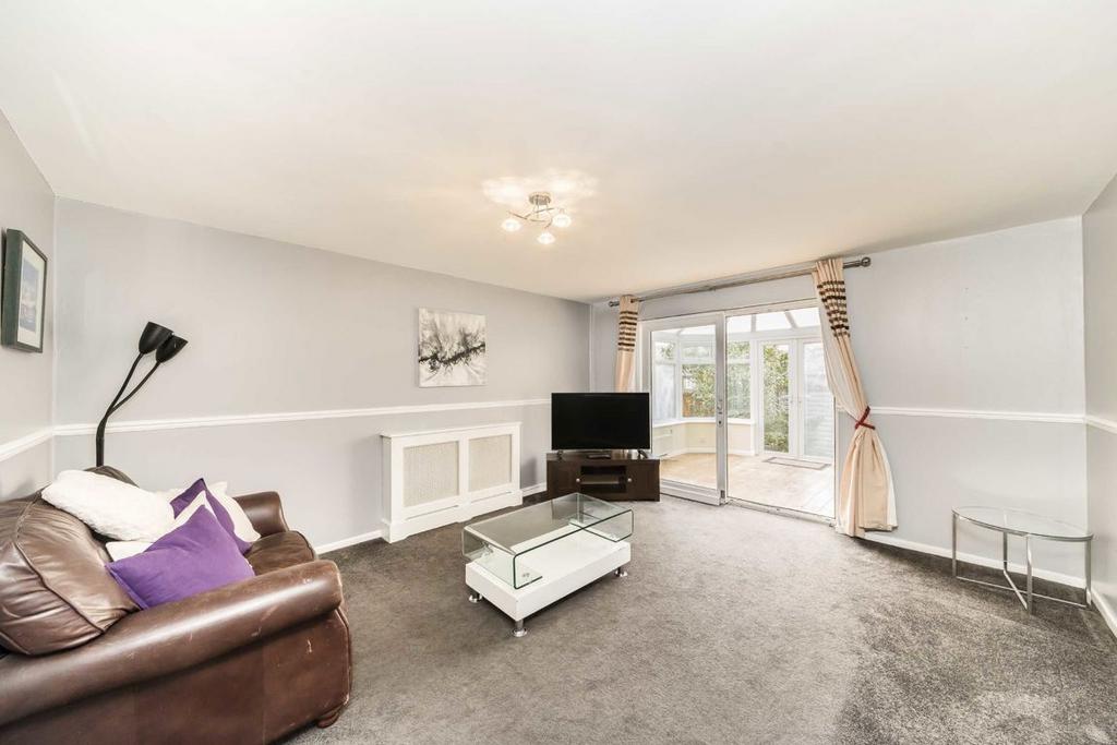 Lavender Rd Lavender Road, London SE16 3 bed house - £2,492 pcm (£575 pw)