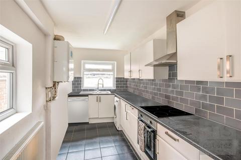 5 bedroom terraced house to rent, Grove Road, Nottingham NG7