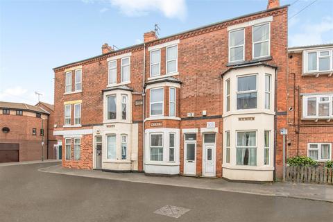 5 bedroom terraced house to rent, Grove Road, Nottingham NG7