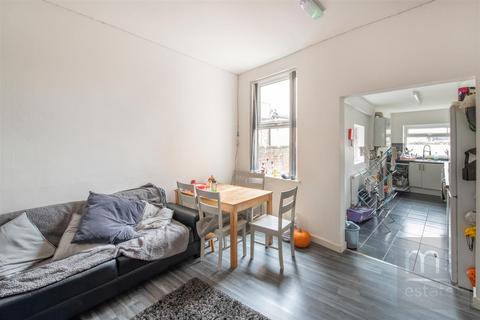 5 bedroom terraced house to rent, Grove Road, Nottingham NG7