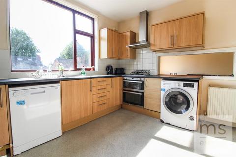 6 bedroom detached house to rent, Harlaxton Drive, Nottingham NG7