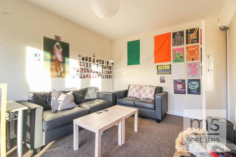 6 bedroom detached house to rent, Harlaxton Drive, Nottingham NG7