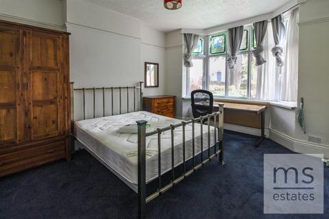 8 bedroom semi-detached house to rent, Harlaxton Drive, Nottingham NG7