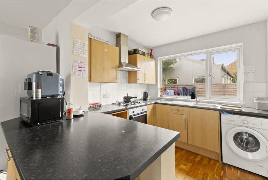 Kitchen2.JPG