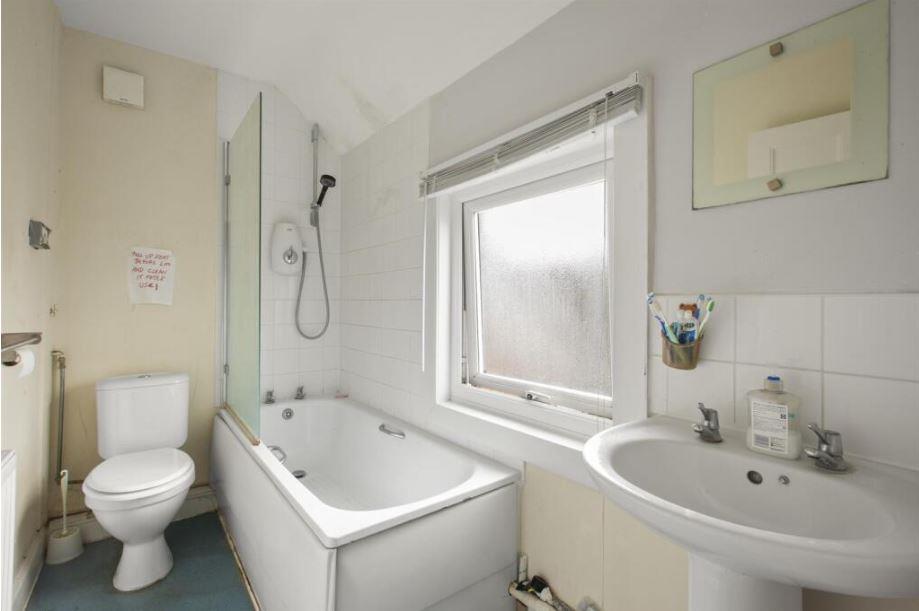 Bathroom.JPG