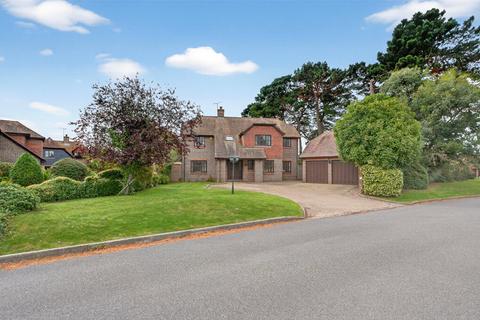 4 bedroom detached house for sale, East Drive, Angmering, Littlehampton, West Sussex, BN16