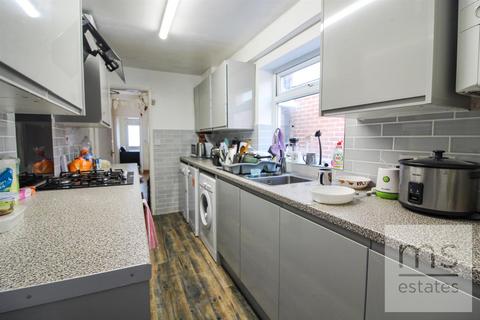 4 bedroom end of terrace house to rent, Harley Street, Nottingham NG7