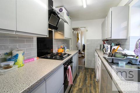 4 bedroom end of terrace house to rent, Harley Street, Nottingham NG7