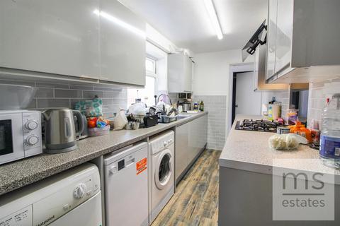 4 bedroom end of terrace house to rent, Harley Street, Nottingham NG7