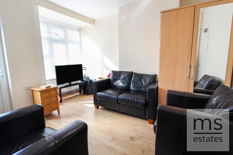 4 bedroom end of terrace house to rent, Harley Street, Nottingham NG7