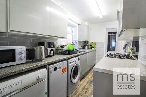4 bedroom end of terrace house to rent, Harley Street, Nottingham NG7