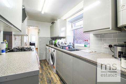 4 bedroom end of terrace house to rent, Harley Street, Nottingham NG7