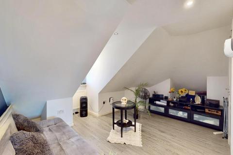1 bedroom flat for sale, Eastern Avenue, Ilford, IG2