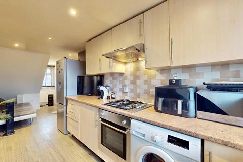 1 bedroom flat for sale, Eastern Avenue, Ilford, IG2