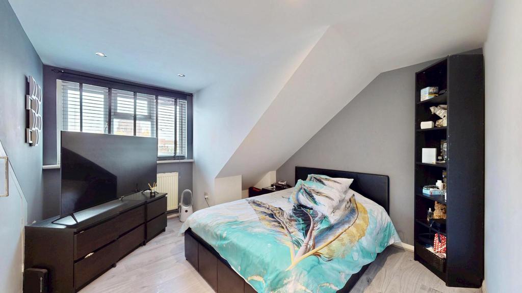 992 B-Eastern-Avenue-10132025 160300.jpg