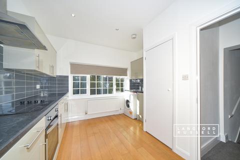 4 bedroom flat to rent, Henville Road Bromley BR1